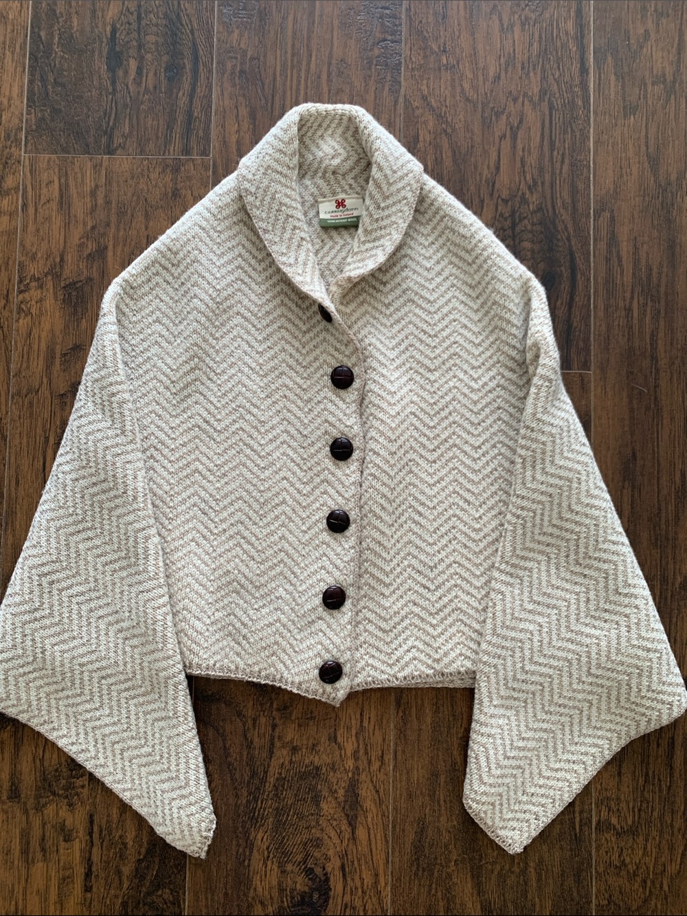 Carraig Donn Woven Chevron Button-Front Women's Sweater Shawl in Cream & Tan
